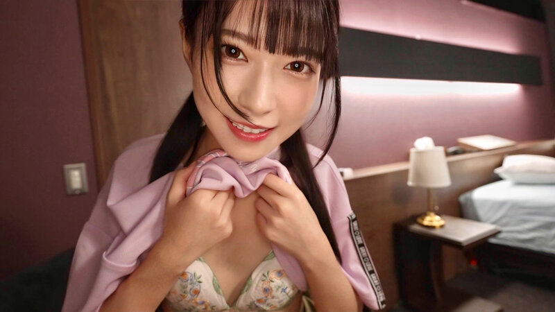 円井萌華のスレンダー貧乳
