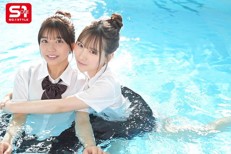 川越にこ&三田真鈴の制服コスプレ