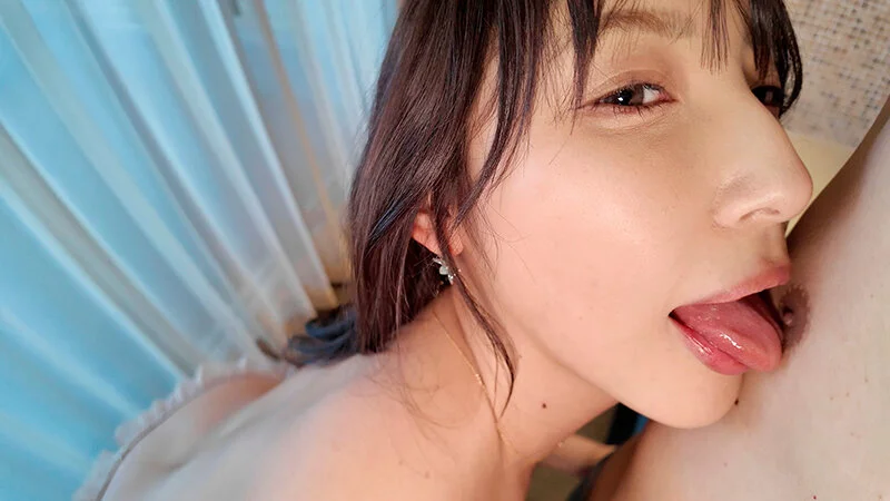 森沢かなの熟女乳首舐め