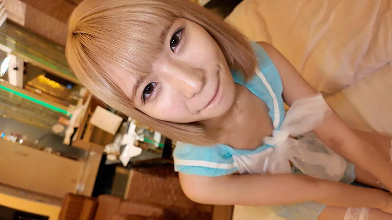 希咲那奈の金髪ギャルスレンダー貧乳